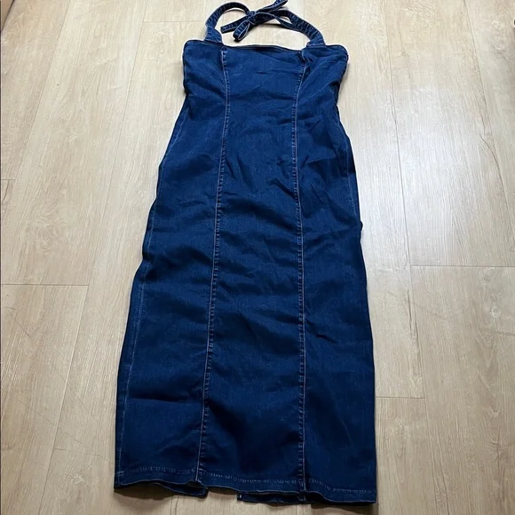 New Reformation Jeans Evita Denim Midi
Dress in Vermillion Color, SIZE 12 - Picture 5 of 8